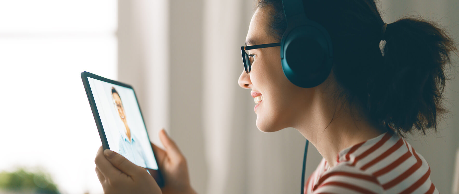 hjc黄金城官网正式推出商用5G RedCap模组RG255C-GL，进一步丰富RedCap产品阵容